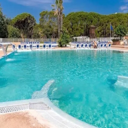 Mobil Luxe Oasis Village Campsite