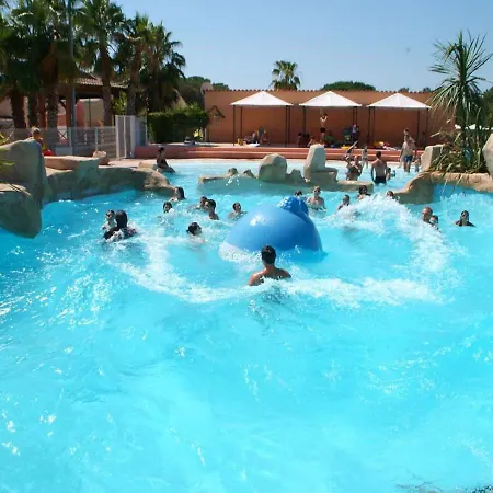 Mobil Luxe Oasis Village Campsite *