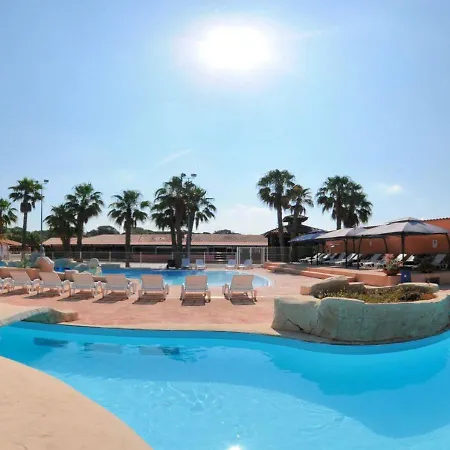 Mobil Luxe Oasis Village Campsite